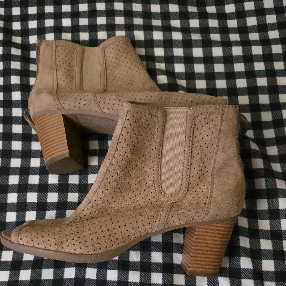 Big Buddha Tan Ankle Boots Size 10